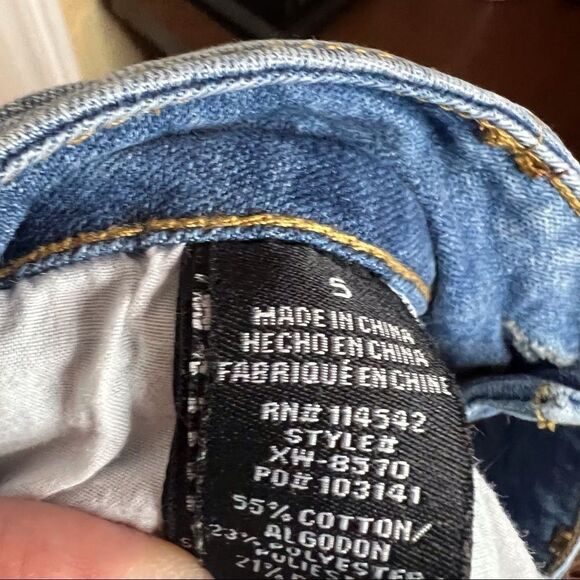 Dollhouse Distressed Jean Short, Size 5. - Picture 7 of 7